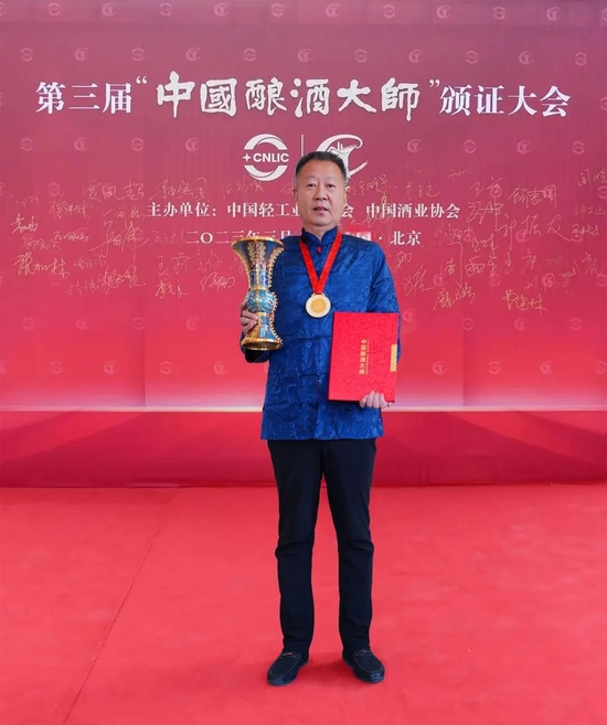 口子酒业党委书记、常务副总经理徐钦祥荣膺“中国酿酒大师”