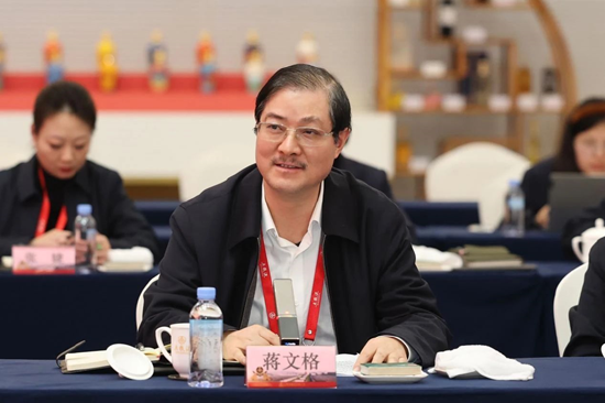 习酒董事长张德芹率队赴五粮液交流考察，共同促进行业新的发展