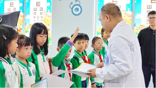 推动青少年近视防控科普教育 华厦眼科交出高分答卷
